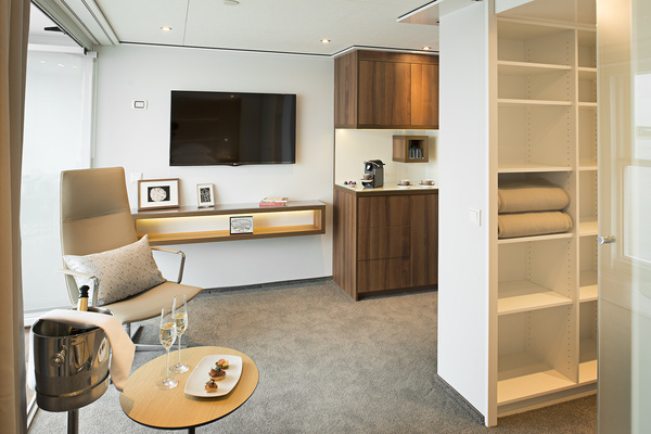 Emerald Waterways - Star Ships - Owners Suite One Bedroom 3.jpg